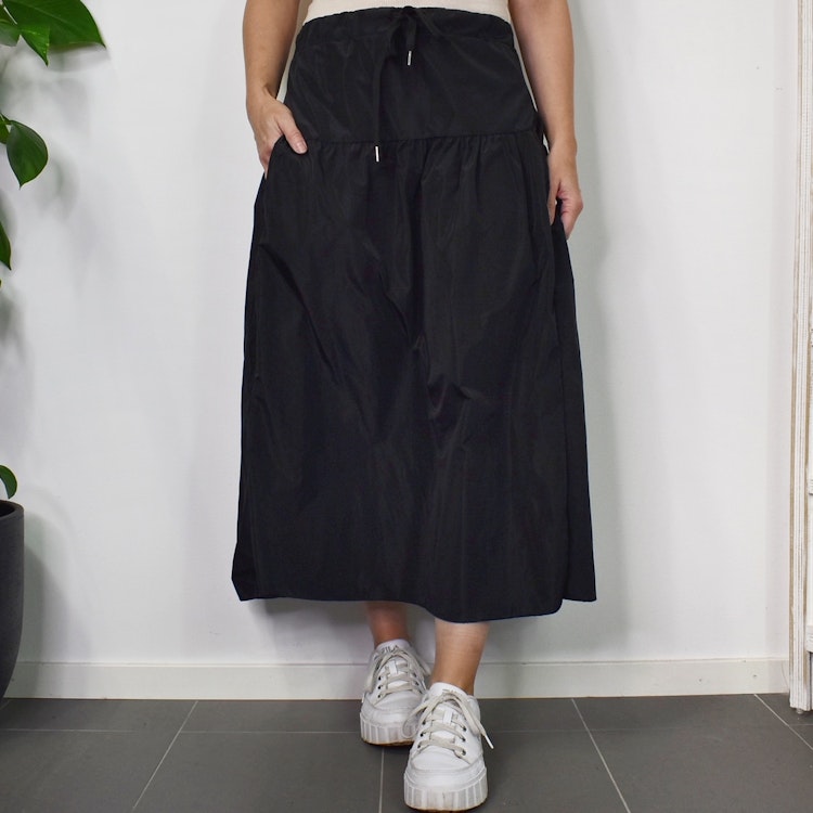 Kjol Amber SVART - Nowomanslabel