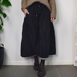 Kjol Amber SVART - Nowomanslabel