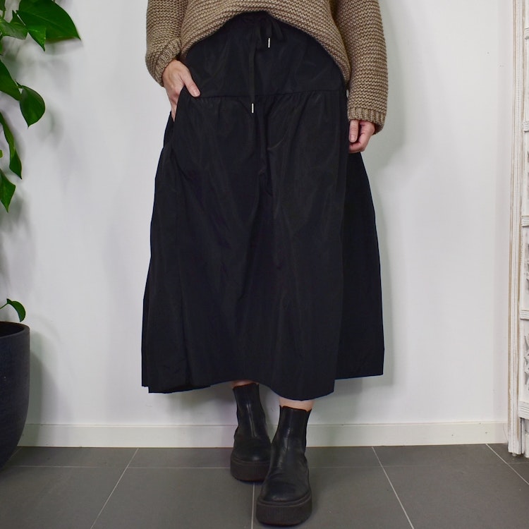 Kjol Amber SVART - Nowomanslabel