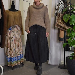 Kjol Amber SVART - Nowomanslabel