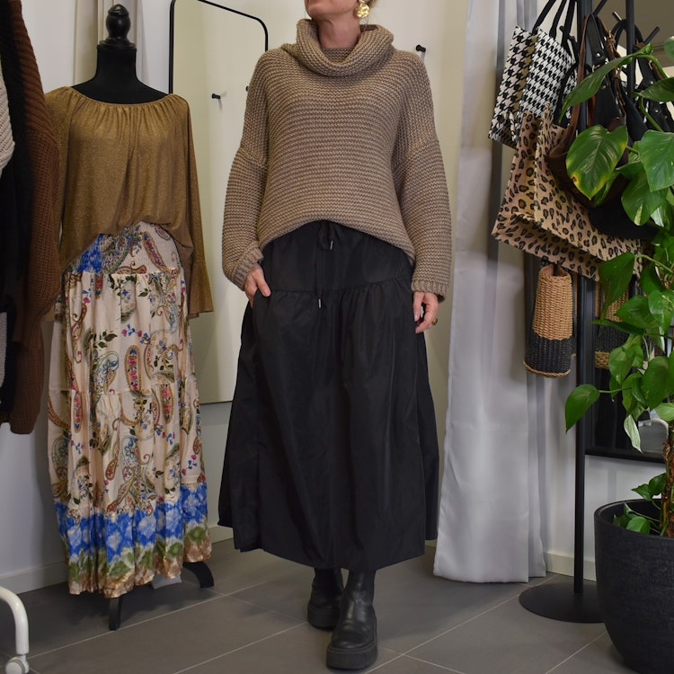 Kjol Amber SVART - Nowomanslabel