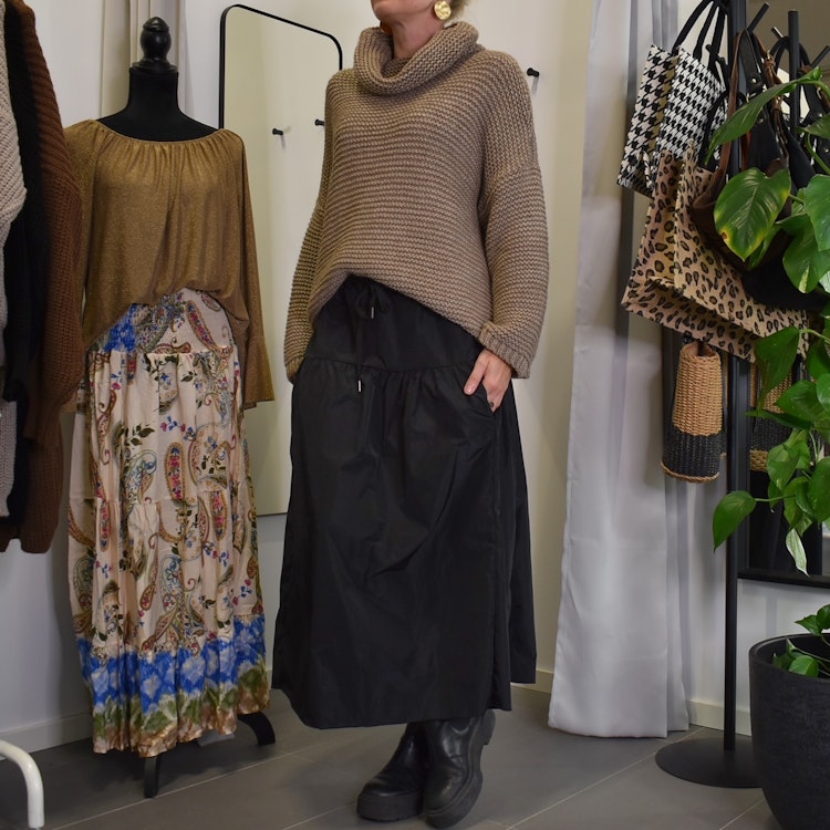 Kjol Amber SVART - Nowomanslabel