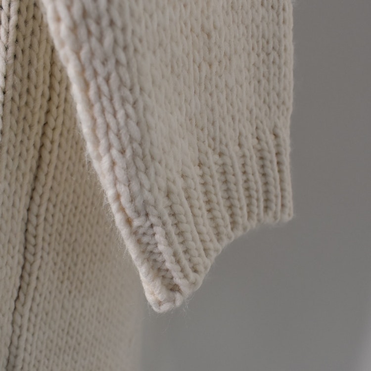Stickad Kofta med Fickor BEIGE- Marta du Chateau