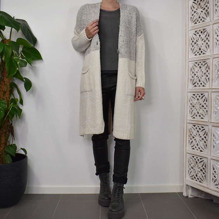 Stickad Kofta med Fickor BEIGE- Marta du Chateau