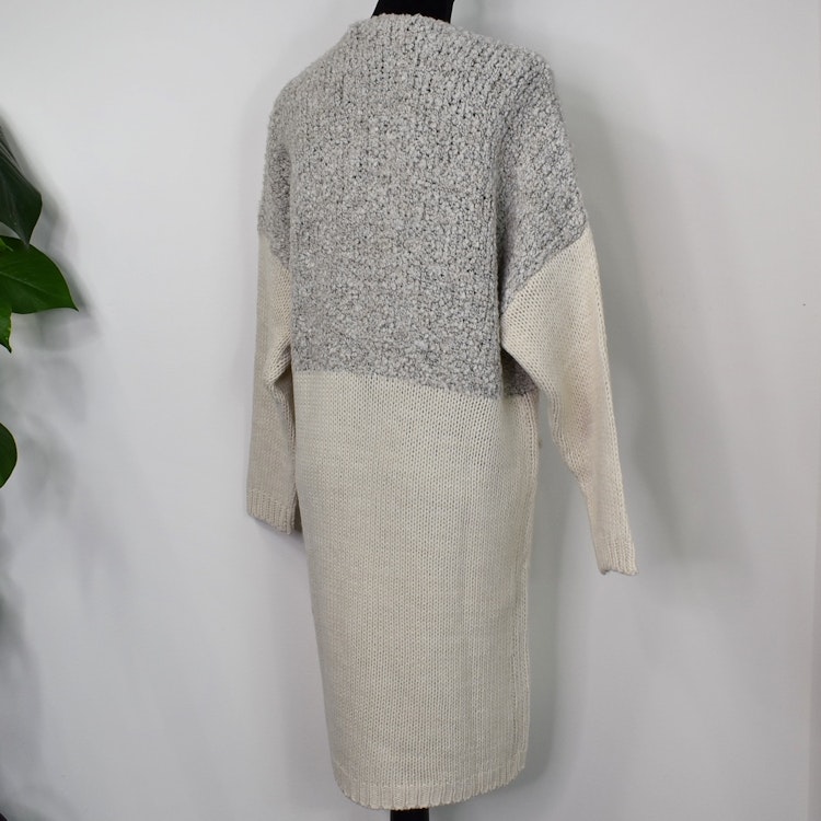 Stickad Kofta med Fickor BEIGE- Marta du Chateau