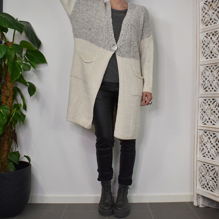 Stickad Kofta med Fickor BEIGE- Marta du Chateau