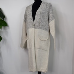 Stickad Kofta med Fickor BEIGE- Marta du Chateau