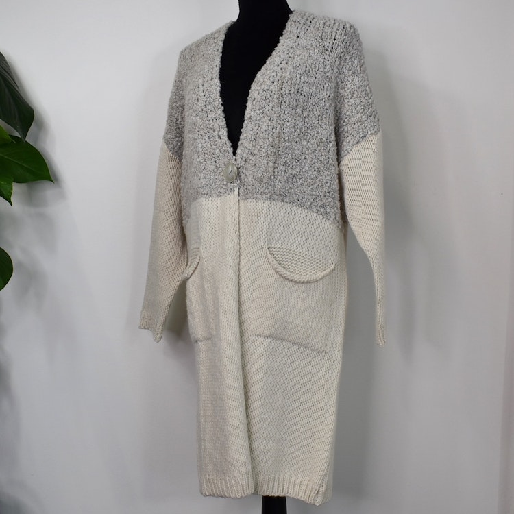 Stickad Kofta med Fickor BEIGE- Marta du Chateau