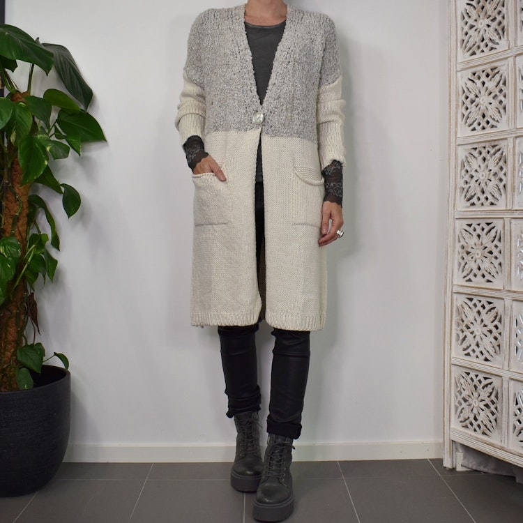 Stickad Kofta med Fickor BEIGE- Marta du Chateau