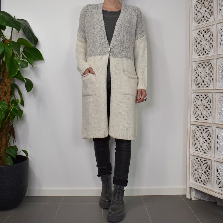 Stickad Kofta med Fickor BEIGE- Marta du Chateau