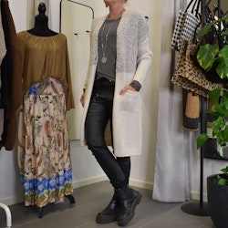 Stickad Kofta med Fickor BEIGE- Marta du Chateau