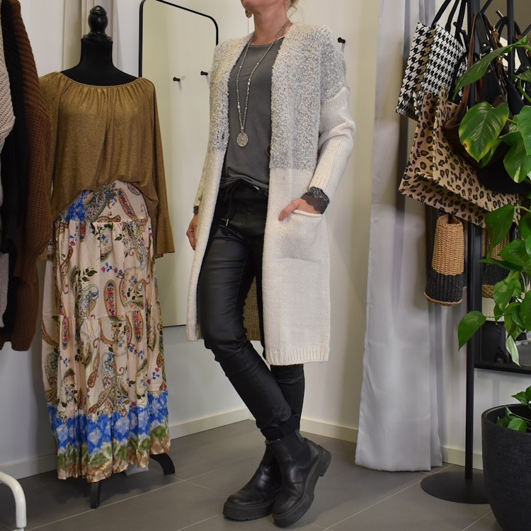 Stickad Kofta med Fickor BEIGE- Marta du Chateau