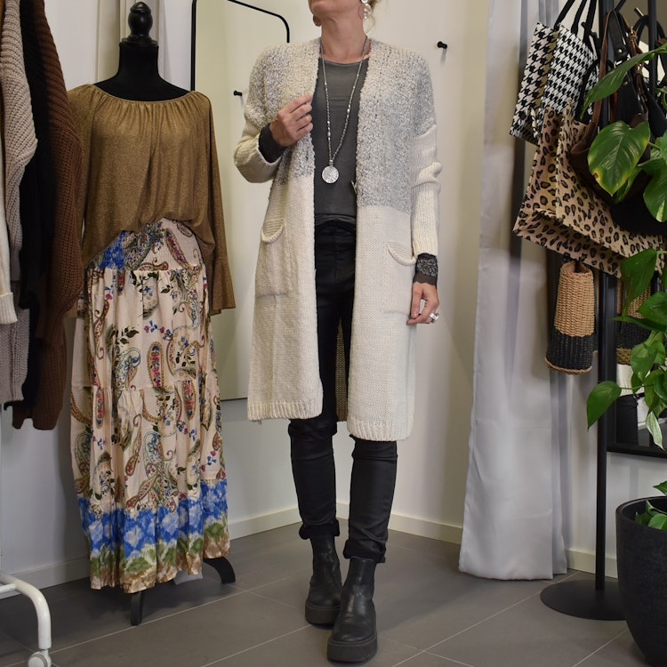 Stickad Kofta med Fickor BEIGE- Marta du Chateau