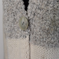 Stickad Kofta med Fickor BEIGE- Marta du Chateau