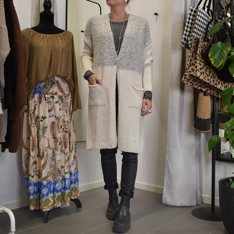 Stickad Kofta med Fickor BEIGE- Marta du Chateau