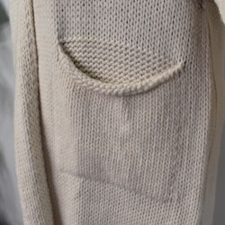 Stickad Kofta med Fickor BEIGE- Marta du Chateau