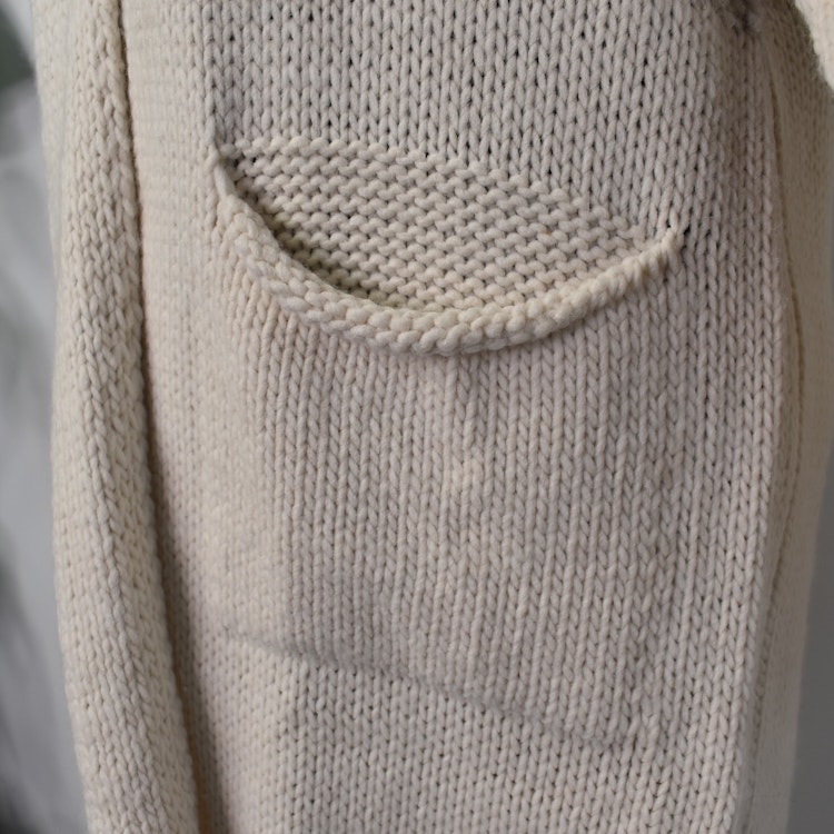 Stickad Kofta med Fickor BEIGE- Marta du Chateau