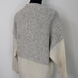 Stickad Kofta med Fickor BEIGE- Marta du Chateau