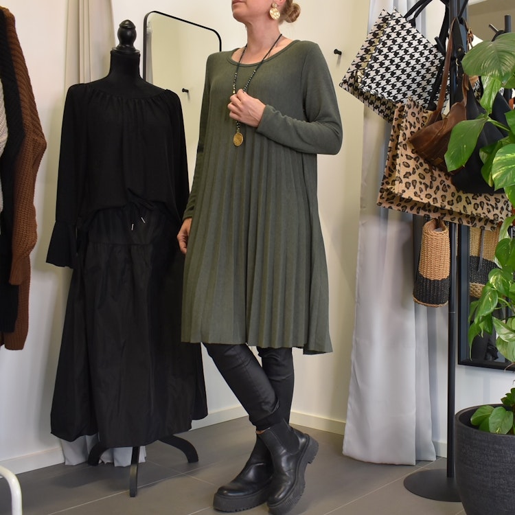 Klänning Jasmin Plisserad MILITARY - Marta du Chateau
