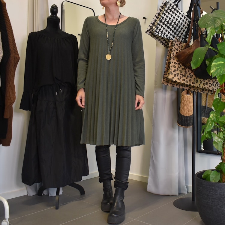 Klänning Jasmin Plisserad MILITARY - Marta du Chateau