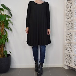 Klänning Jasmin Plisserad SVART - Marta du Chateau