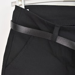Byxa Slim med Skärp SVART