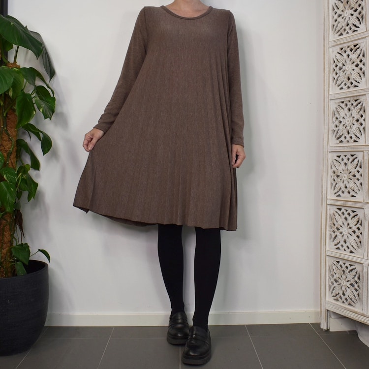Klänning Jasmin Plisserad TAUPE - Marta du Chateau