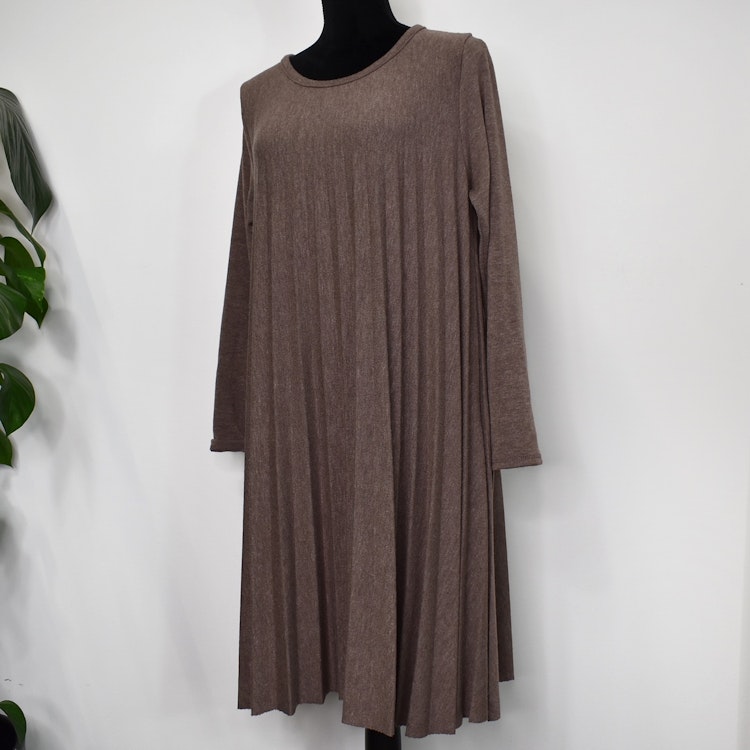 Klänning Jasmin Plisserad TAUPE - Marta du Chateau