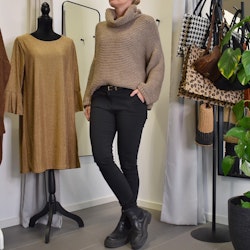 Byxa Slim med Skärp SVART