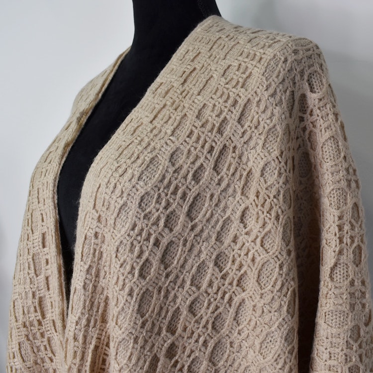 Poncho-sjal Mönsterstickad TAUPE