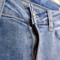 Jeanskjol med slits LJUS BLÅ - Place du Jour
