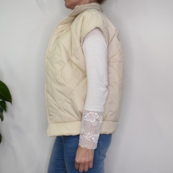 Vadderad Väst Quiltad BEIGE