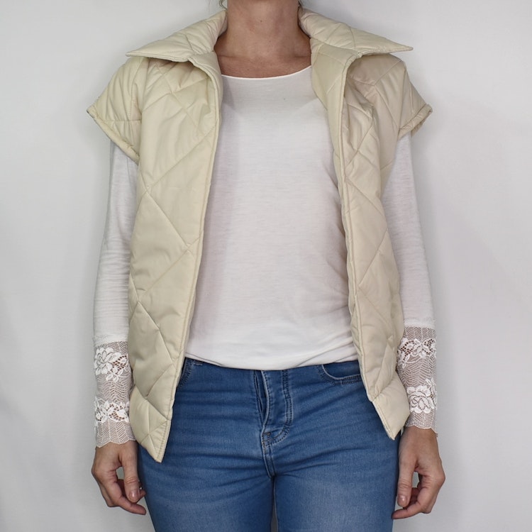 Vadderad Väst Quiltad BEIGE