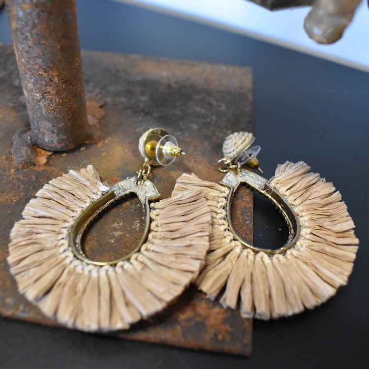 Örhänge Lilly BEIGE - The Moshi