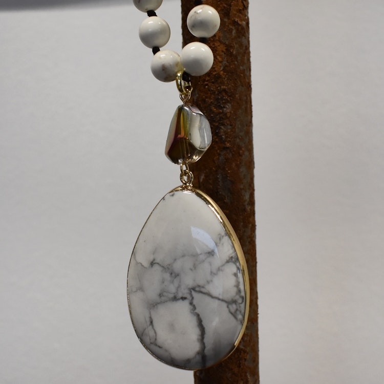 Halsband Phoeby VIT- The Moshi