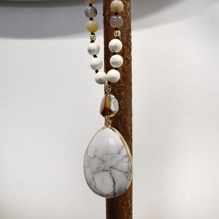 Halsband Phoeby VIT- The Moshi