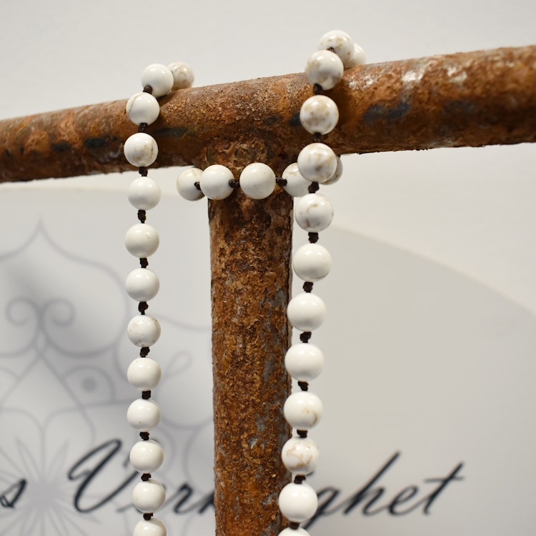 Halsband Lizzy VIT- The Moshi