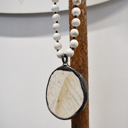 Halsband Lizzy VIT- The Moshi