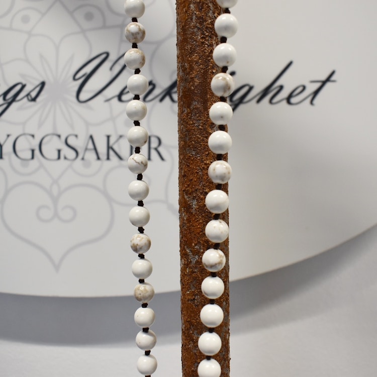 Halsband Lizzy VIT- The Moshi