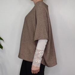 Stickad Ponchotröja TAUPE