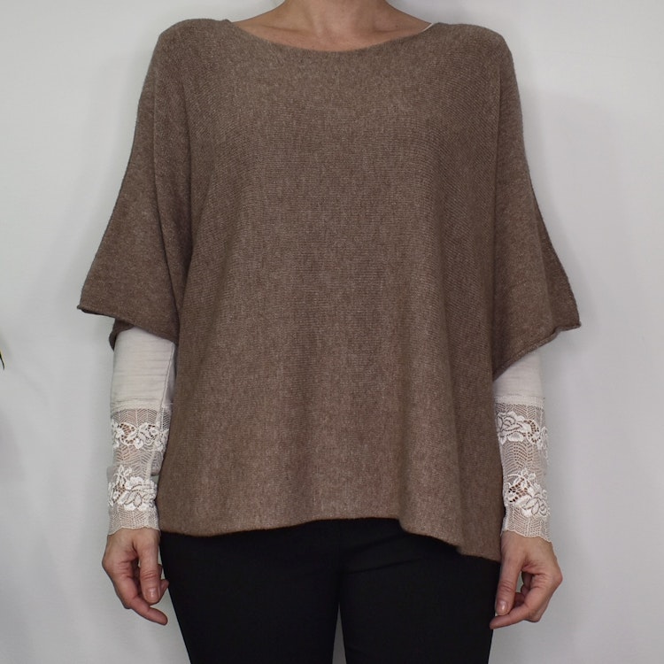 Stickad Ponchotröja TAUPE