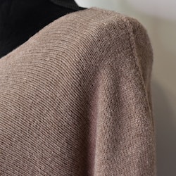Stickad Ponchotröja TAUPE