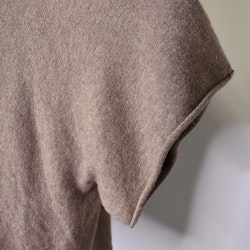 Stickad Ponchotröja TAUPE