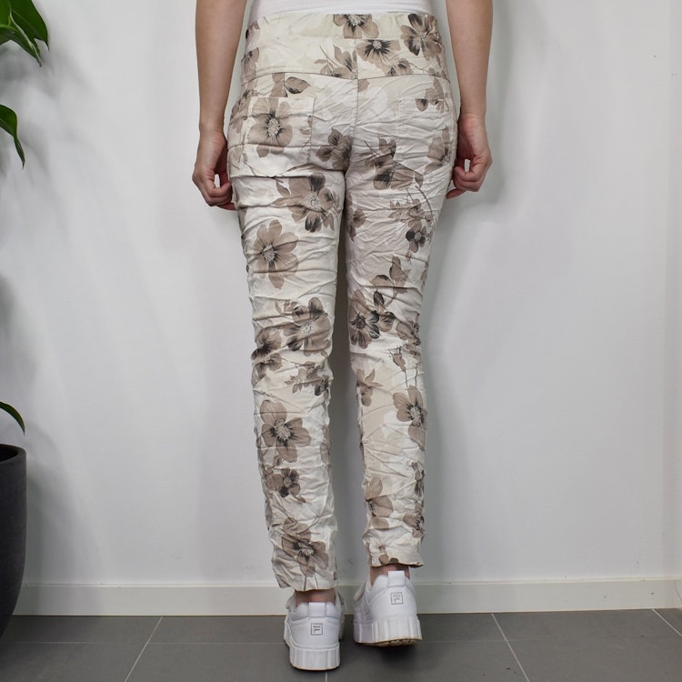 Stretchig Byxa Merilyn Blommig BEIGE - Marta du Chateau