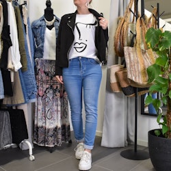 T-shirt Girl VIT - Estee Brown