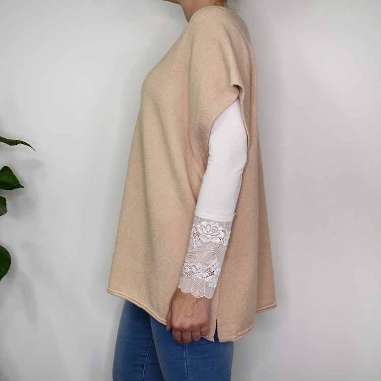 Stickad Ponchotröja med Knappar BEIGE