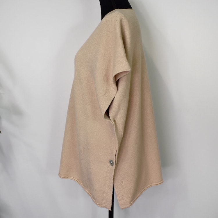 Stickad Ponchotröja med Knappar BEIGE
