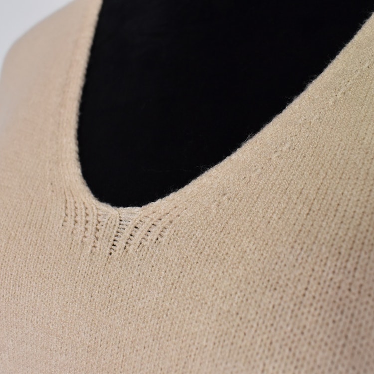 Stickad Ponchotröja med Knappar BEIGE