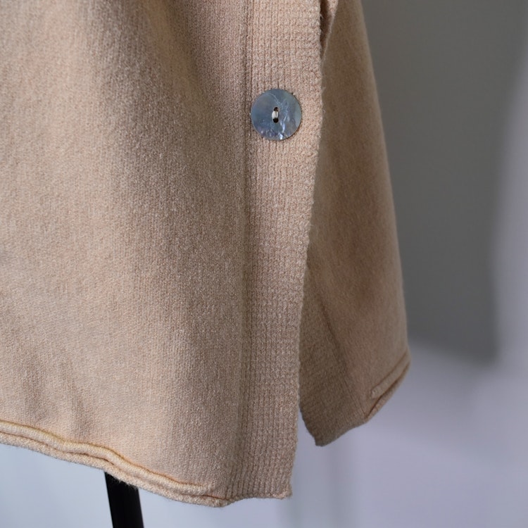 Stickad Ponchotröja med Knappar BEIGE