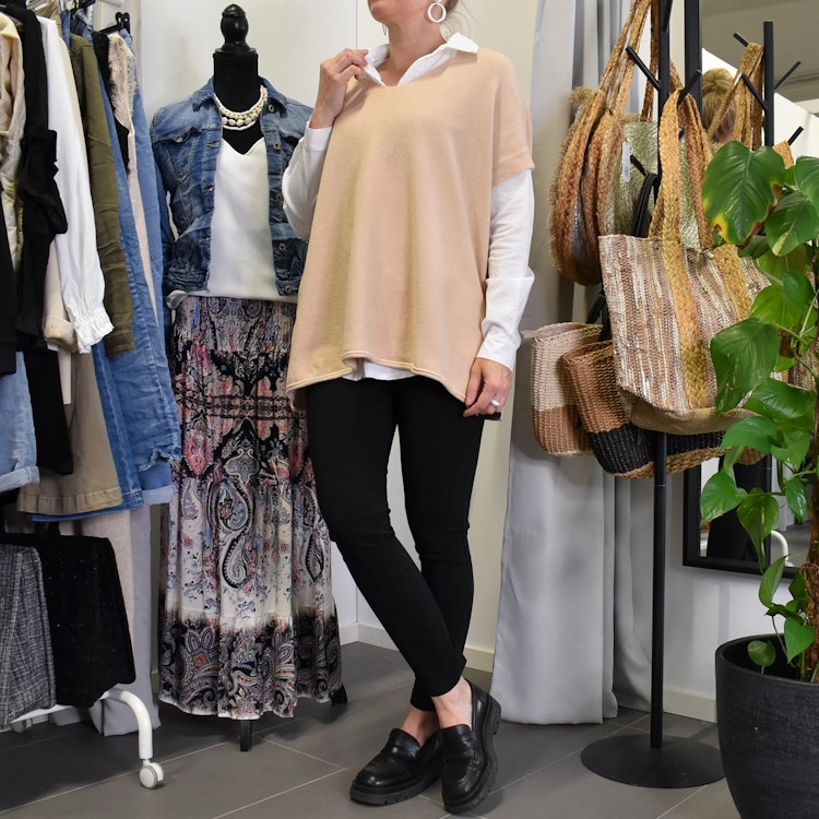 Stickad Ponchotröja med Knappar BEIGE